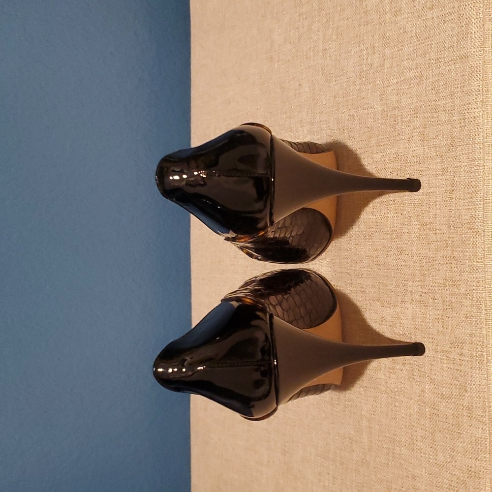 Shoes - Picture 2 of 4